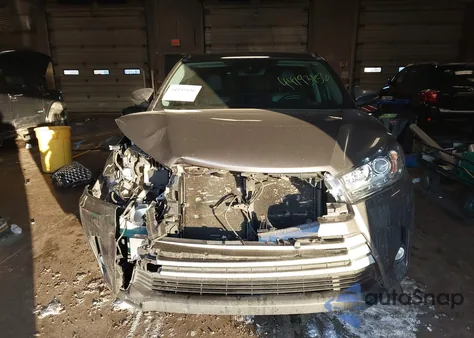 2017 Toyota Highlander Xle z USA, uszkodzony, nr VIN 5TDJZRFH4HS512025